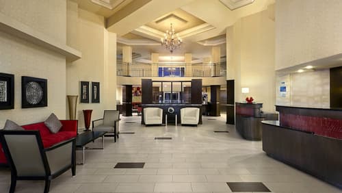 Holiday Inn Express Hotel Naples Downtown - 5th Avenue, Lobby sitting area