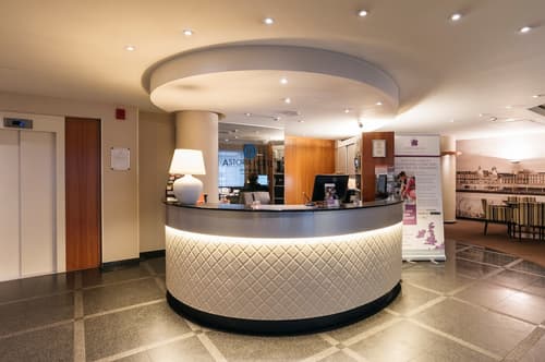 Astoria Hotel, Reception