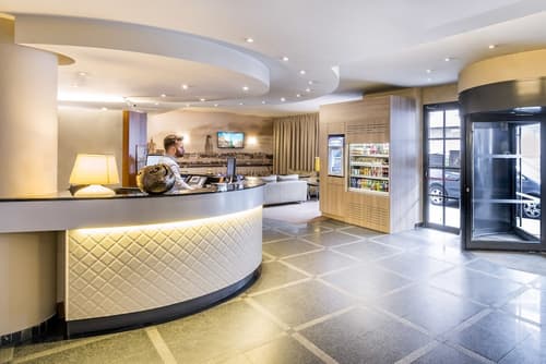 Astoria Hotel, Reception