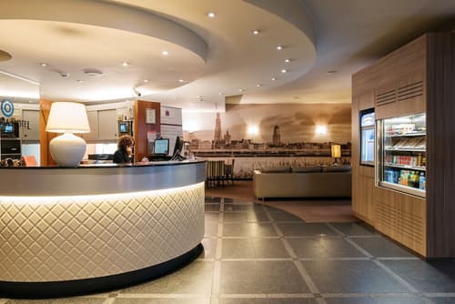 Astoria Hotel, Primary image