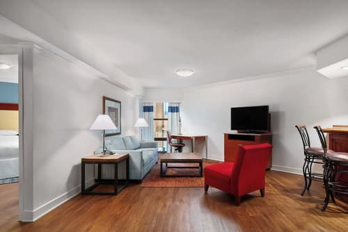 Four Points by Sheraton Richmond Airport, Living room