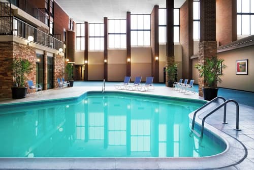 Four Points by Sheraton Richmond Airport, Pool