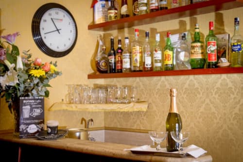 Hotel Emmaus, Bar (on property)