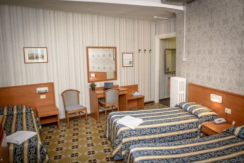 Hotel Emmaus, Room