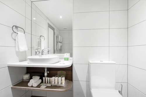 Holiday Inn Queenstown Frankton Road by IHG, Room