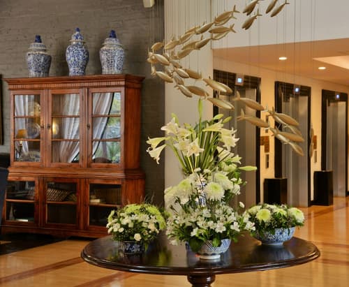 The Commodore Hotel, Lobby