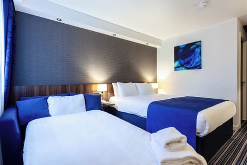 Holiday Inn Express Edinburgh Airport by IHG, Room