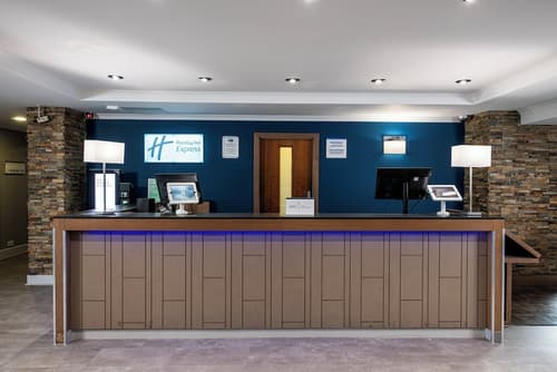 Holiday Inn Express Edinburgh Airport by IHG, Reception