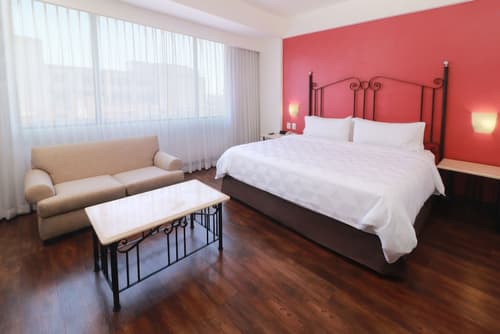Holiday Inn Hotel & Suites Guadalajara-Centro Historico by IHG, Room