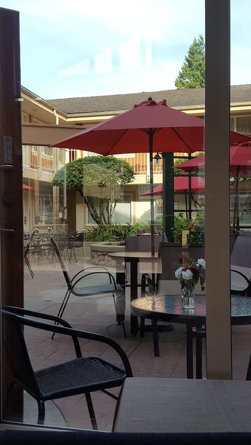 Econo Lodge Inn & Suites, Terrace/patio