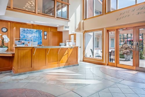 Econo Lodge Inn & Suites, Lobby