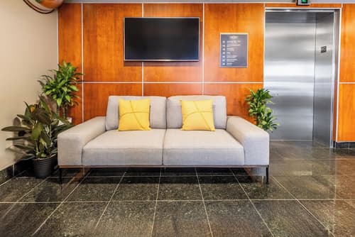 Hotel Saint-Laurent Montreal, Lobby sitting area