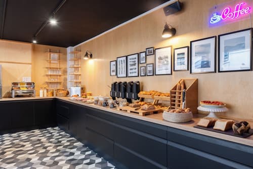 Hôtel Bootcamp, Breakfast buffet