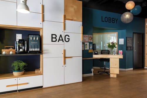 Hôtel Bootcamp, Reception