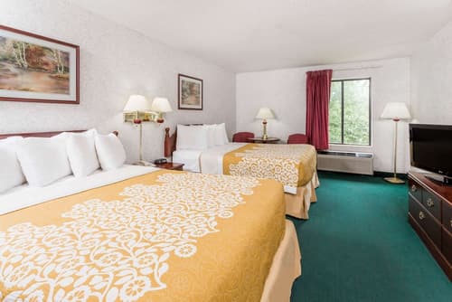 Days Inn by Wyndham Battlefield Rd/Hwy 65, Room