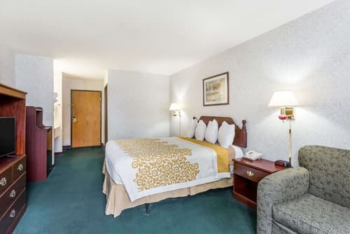 Days Inn by Wyndham Battlefield Rd/Hwy 65, Room