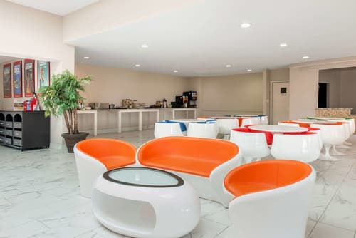 Clarion Inn & Suites Kissimmee-Lake Buena Vista South, Lobby