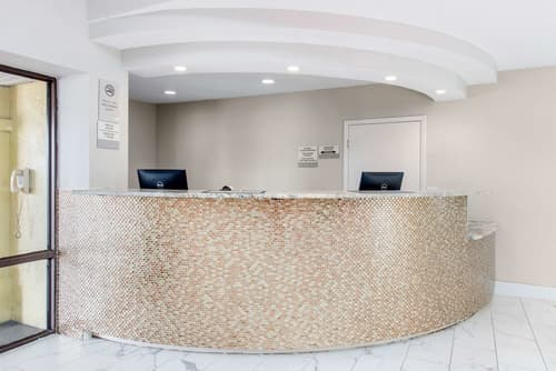 Clarion Inn & Suites Kissimmee-Lake Buena Vista South, Lobby