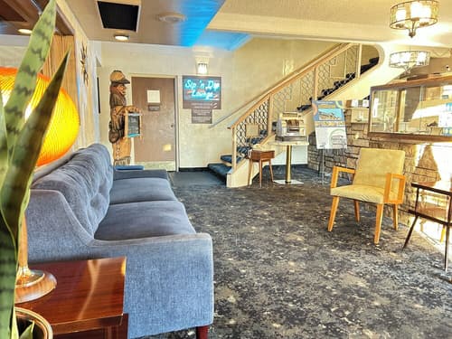 O'Haire Inn, Lobby sitting area