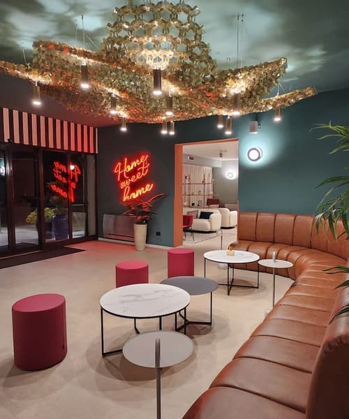 Bleis Hotel, Reception