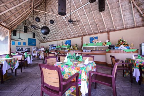 Aquamarina Beach Resort, Restaurant