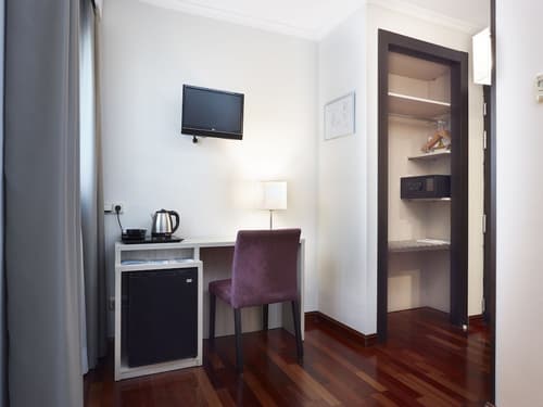 Hotel Maestranza, Room