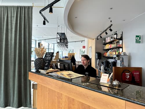 2Home Hotel Apartments, Reception