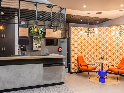 ibis Braganca, Reception