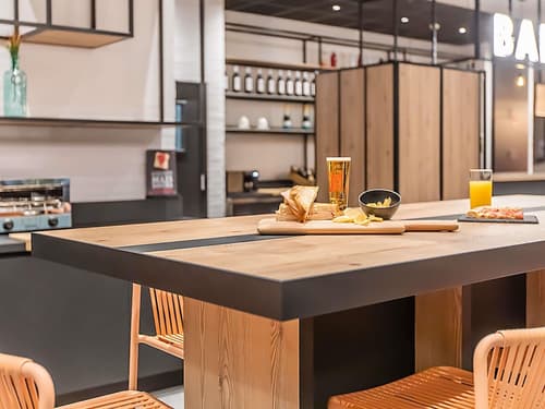 ibis Braganca, Bar (on property)