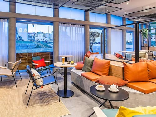 ibis Braganca, Primary image