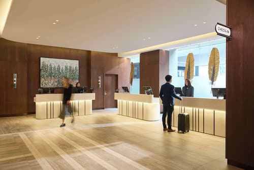 Hilton Toronto, Reception