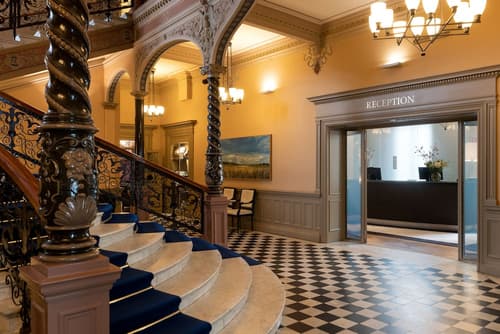 Elite Hotel Knaust, Reception