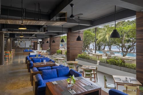 Truntum Kuta, Restaurant