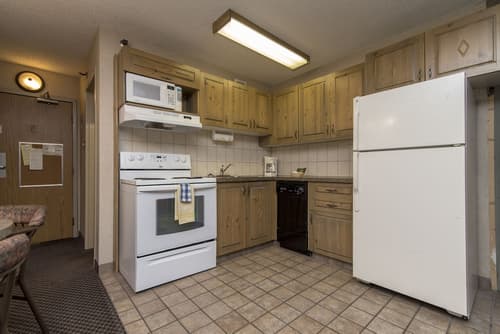 Douglas Fir Resort and Chalets, Private kitchen