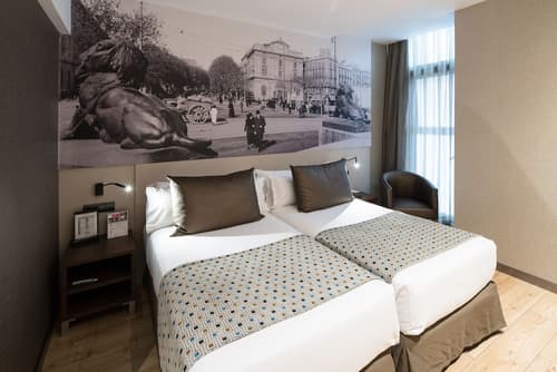 Catalonia Born, Room