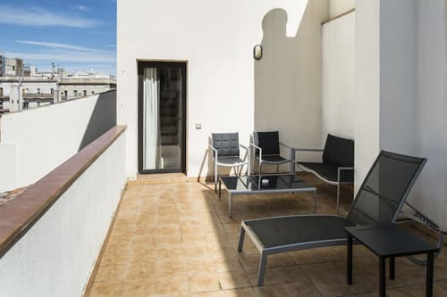 Catalonia Born, Room