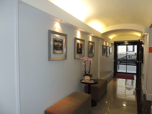 Hotel Eden Opéra, Interior entrance