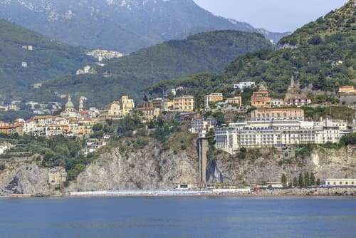 Lloyd's Baia Hotel, Primary image