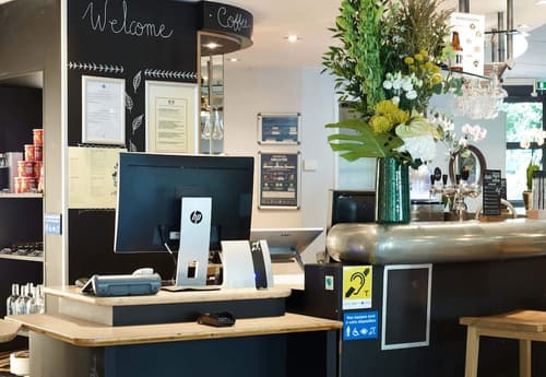 B&B HOTEL Vélizy Est, Reception