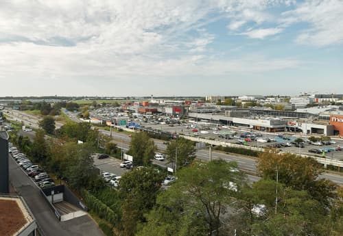 B&B HOTEL Vélizy Est, City view from property