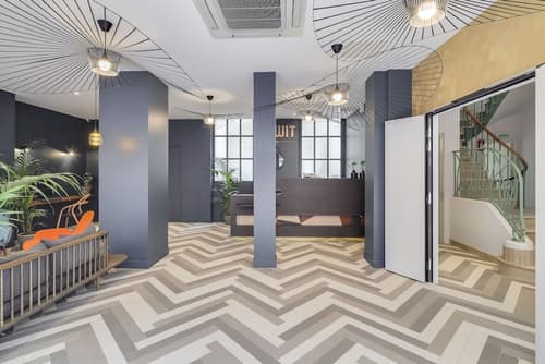 Wit Hotel, Interior entrance