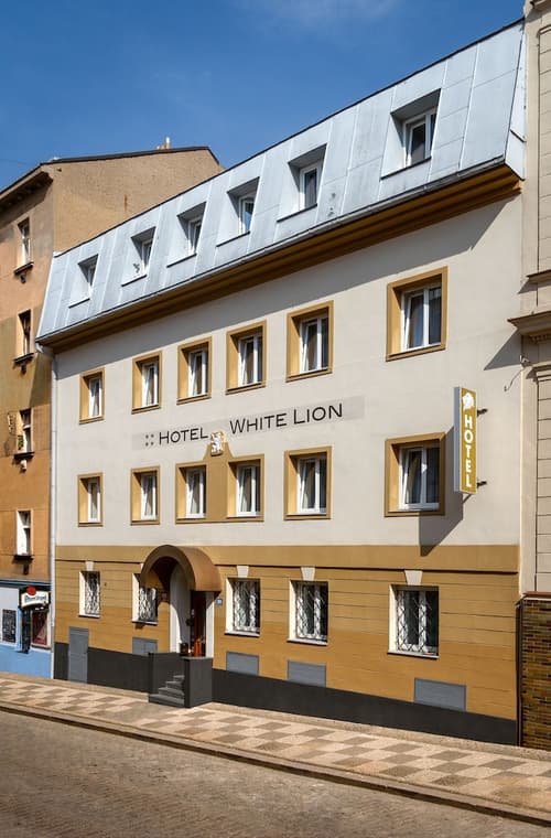 Hotel White Lion, Front of property