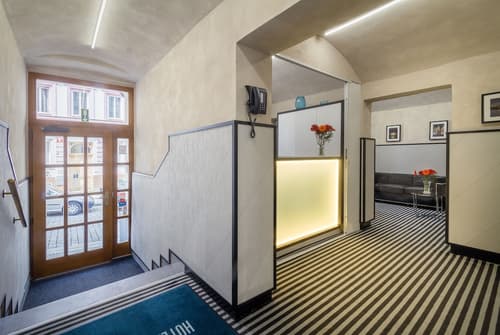 Hotel White Lion, Reception