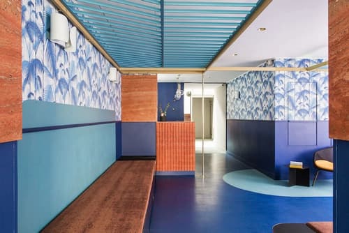 Hotel les Cigales, Interior entrance