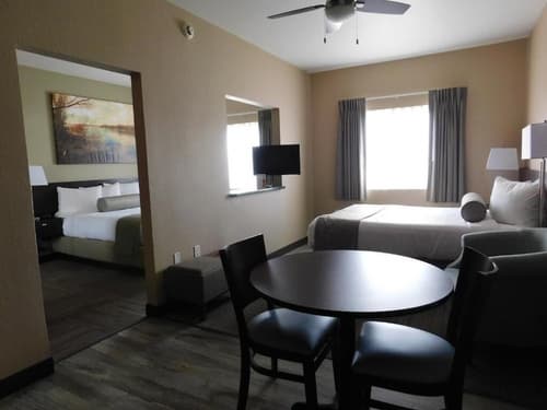 Island Suites, Room