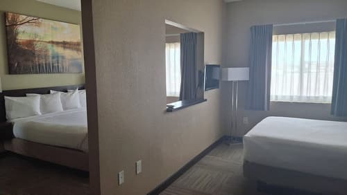 Island Suites, Room