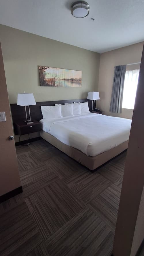 Island Suites, Room
