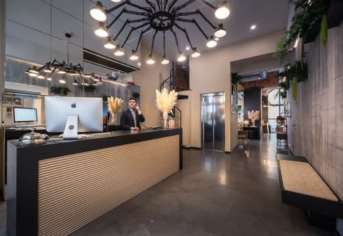 Globus Urban Hotel, Reception