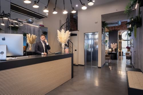 Globus Urban Hotel, Reception