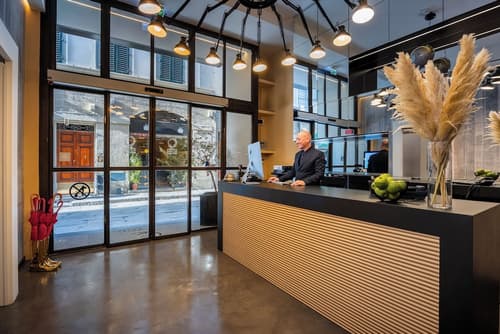 Globus Urban Hotel, Reception